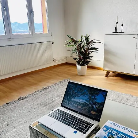 -the Urbanist- Lakeview Free Parking 2bd Fast Wifi *