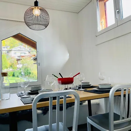 -the Urbanist- Lakeview Free Parking 2bd Fast Wifi